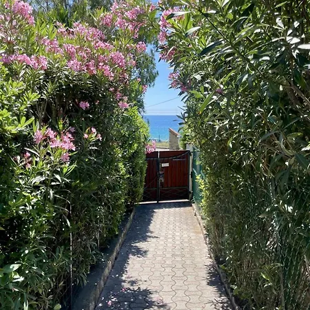 Riviera - Charming 2 Bdr Duplex Apartment